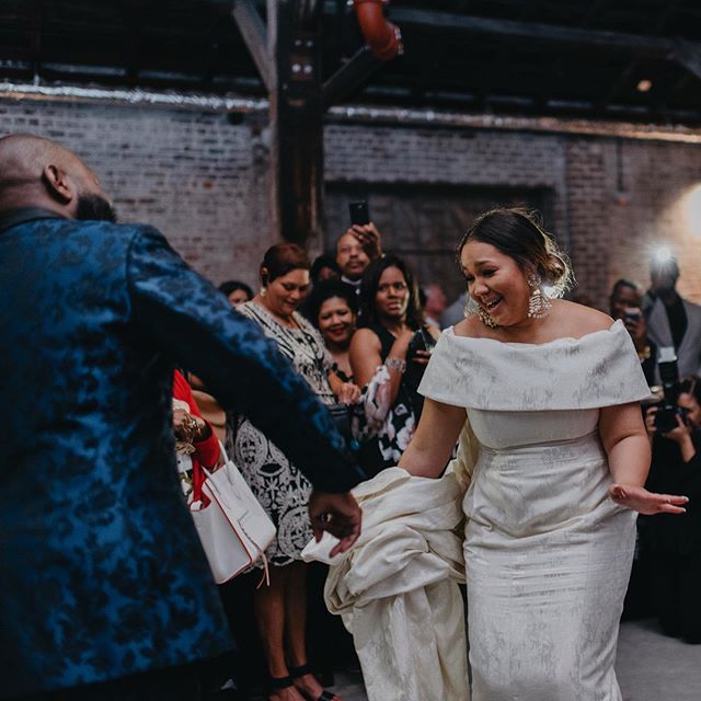 I love it when two people in love are in sync when it comes to the dance floor ✨